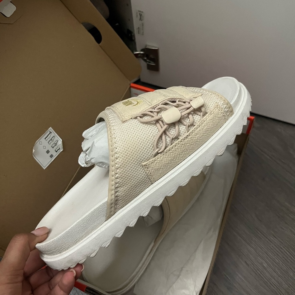 Nike Women’s Asuna Slide - Size 9
